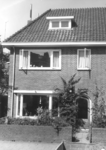 1340 FD003117 Hoekwoning aan de Dillenburgstraat 1 in de Veerallee. Deze woningen zijn in de jaren 30 van de vorige ...