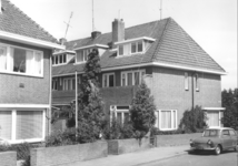 1342 FD003119 Woningen aan de Dillenburgstraat in de Veerallee. Deze woningen zijn gebouwd in de jaren '30 van de ...