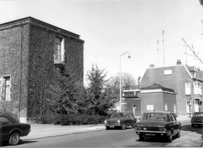 13475 FD016875 Zuiderkerkstraat, met links gebouw IJsselcentrale., 1974