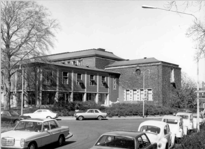 13476 FD016876 Zuiderkerkstraat, met gebouw IJsselcentrale, gezien naar het oosten., 1974