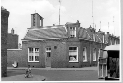15245 FD015988 Westerveldstraat 2/Berkumstraat., 1973