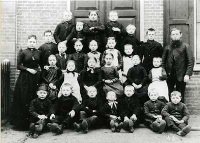 15302 FD017724-02 Reproductie van een schoolfoto van een klas van de lagere school aan de Deventerstraatweg te ...