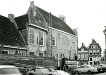 1579 FD012324 Rodetorenplein/Melkmarkt. Rechts het Vrouwenhuis met de Korte Kamperstraat., 1972