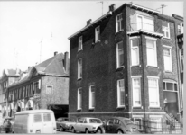1730 FD015098 Venestraat/Oosterlaan, uit het westen. De even genummerde huizenrij is ontworpen door architect G.B. ...
