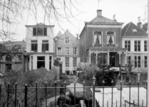17565 FD016121 Wilhelminasingel, westzijde met achterzijde huizen Walstraat., 1973