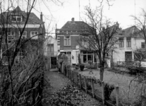 17569 FD016125 Wilhelminasingel, westzijde met achterzijde huizen Walstraat., 1973