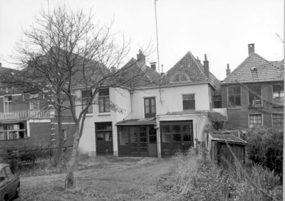 17570 FD016126 Wilhelminasingel, westzijde met achterzijde huizen Walstraat., 1973