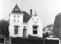 1763 FD000458 Gemeentelijk monument, Assendorperstraat 129 in 1974, wit kasteelachtig huis genaamd Landwijk . De villa ...