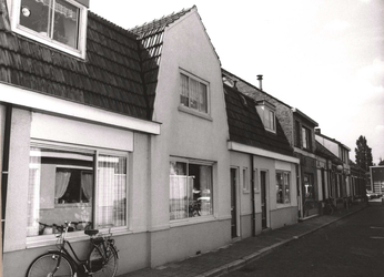 1806 FD001115 Woningen aan de Billitonstraat in de Indische buurt. De huizen in deze straten zijn woningen, gebouwd ...