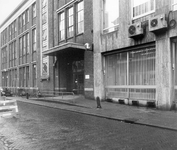 18154 FD015445 Voorstraat 26 met ingang van het gemeentearchief., 1993