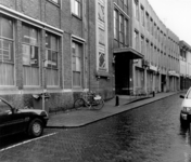 18708 FD015447 Voorstraat 26 met ingang van het gemeentearchief., 1993