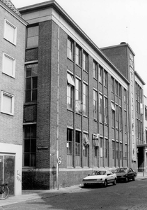 18709 FD015448 Voorstraat 26 met ingang van gemeentearchief/Melkmarktstraat., 1989