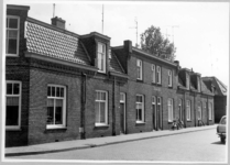 20512 FD015684 Warmoesstraat 54-59-58-60-62; in het middelste stel huizen gevelsteen Beter Wonen ., 1973