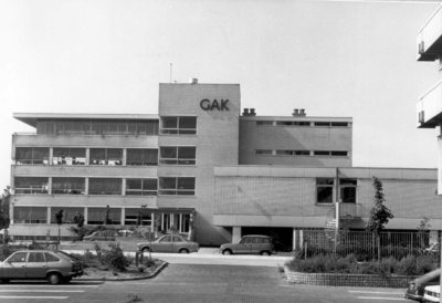 21711 FD016798-01 Zamenhofsingel: GAK, uit zuidoosten; vanaf het parkeerterrein van Rijksbelastingdienst., 1979