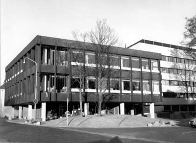 22279 FD016834-01 Zeven Alleetjes 1: gebouw van de Electriciteitsmaatschappij N.V. IJsselcentrale., 1974