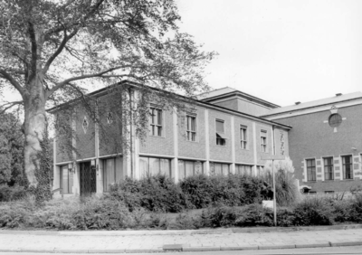 22285 FD016843 Zeven Alleetjes 1/Zuiderkerkstraat: gebouw van de Electriciteitsmaatschappij N.V. IJsselcentrale., 1990