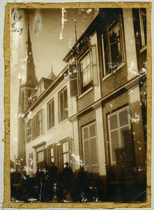 23083 _0006 Opname van de Nieuwstraat in Zwolle met het huis van Vos de Wael, de R.K. Pastorie en kerk, gefotografeerd ...