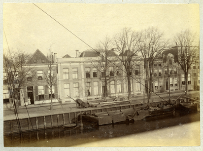 23083 _0021 Opname van de Thorbeckegracht in Zwolle met het woonhuis van de familie van Roijen, de latere burgemeester ...