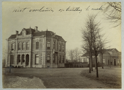 23083 _0023 Opname van het huis van de familie C.J. Sandberg op de hoek van Klein Weezenland (nu Burgemeester van ...