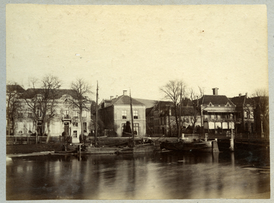 23083 _0029 Opname van de Nieuwe Havenbrug in Zwolle met aan de linkerkant een gedeelte van de Eekwal en aan de ...