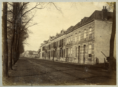 23083 _0036 Opname van de Rhijnvis Feithlaan in Zwolle gezien vanuit het zuidoosten in de richting van de Brink, 1885 - 1905