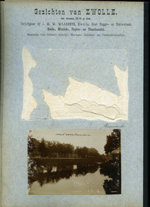 23083 _0101 Bladzijde van het album met een foto , hierna individueel beschreven., 1890 - 1905