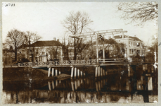 23082 _0121 Opname van de Sassenpoortenbrug en een gedeelte van het Van Nahuysplein gefotografeerd vanuit het westen, ...