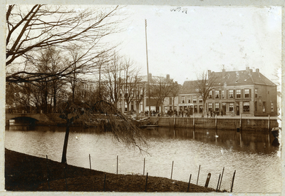 23083 _0126 Opname van de Diezerkade in Zwolle, met het huis van toentertijd de familie van Pallandt, J. van Gulik ...