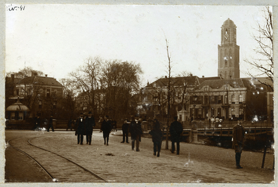 23083 _0132 Opname van het het Groot Weezenland (sinds 1933 Burgemeester van Roijensingel) in Zwolle, met tramrails in ...