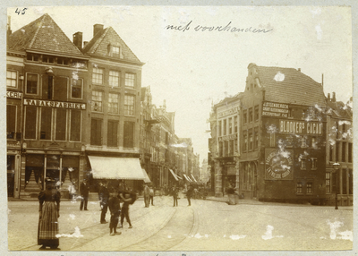 23083 _0138 Opname van de Grote Markt en een gedeelte van de Diezerstraat in Zwolle, met tramrails in het wegdek en ...