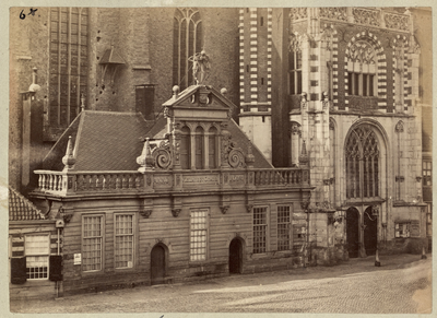 23084 _0011 Opname van vóór de verbouwing in 1883 van de Grote of St. Michaëlskerk aan de Grote Markt in Zwolle, en de ...