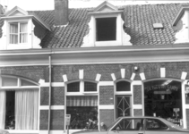 2372 FD000526 De Assendorperstraat met de drogisterij De Nieuwe Gaper ., 00-00-1978
