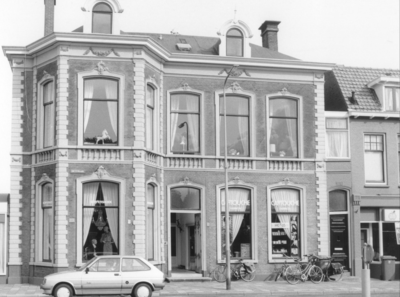 2464 FD002405 Winkel van Korpershoek in damesmode aan de Diezerkade. De winkel is gevestigd in een monumentaal pand., ...