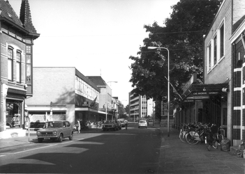 2932 FD000533 De Assendorperstraat hoek Enkstraat met de supermarkten Edah en De Boer., 00-00-1978