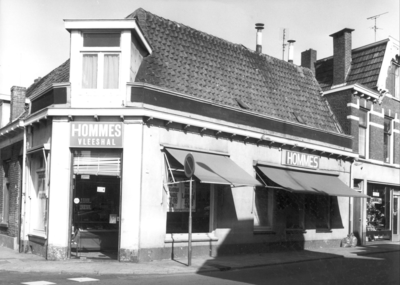 2959 FD000560 Slagerij Vleeshal Hommes op de hoek Assendorperstraat Molenweg., 00-00-1978