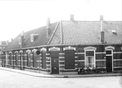 2960 FD000561 Arbeiderswoningen op de hoek Assendorperstraat Molenweg vlak voor de afbraak., 00-00-1978