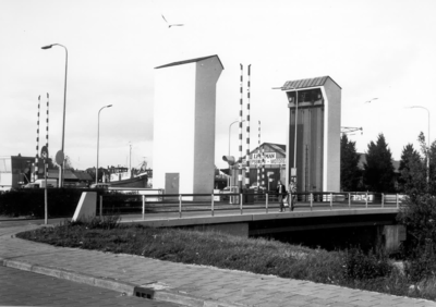 3160 FD006114 Holtenbroekerbrug naar het noorden met Leenman's scheepswerf in de achtergrond., 00-00-1978