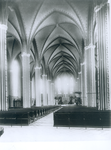 3339 FD012416 Interieur van de R.K. Sint Michaëlskerk, middenschip naar de preekstoel en het koor gezien circa 1910., ...