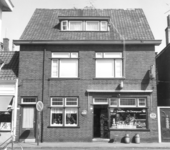 3609 FD002527 Zuivelhuis De Diezerpoort van Boschman aan het Diezerplein in de wijk Diezerpoort., 00-00-1973 - 00-00-1983