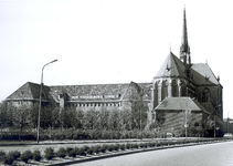 3764 FD008759 Dominicanenklooster en -kerk gezien uit de Luttenbergstraat., 00-00-1976 - 00-00-1978