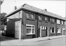 3926 FD013255 Fotografische opname van enige woningen aan de Seringenstraat 32 t/m 36 in de wijk Assendorp. De foto is ...