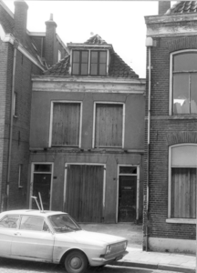 4065 FD000623 Onbewoonbaar verklaarde woningen aan het Assiesplein., 00-00-1972 - 00-00-1978