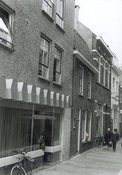 4508 FD013323 Spiegelstraat, gezien naar de Diezerstraat, uit het noorden., 1972
