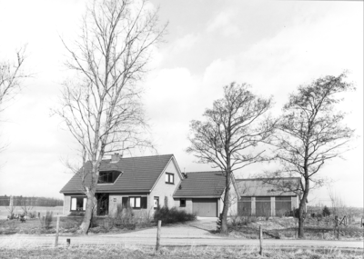 4624 FD000017 Aalvangersweg 7, 1982. Boerderij met een grote schuur in Harculo / Hoog-Zuthem (Wijk Schelle, Stadsdeel ...