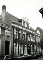 4704 FD001306 Het woonhuis van de dichter Rhijnvis Feith (1753-1824) in de Bloemendalstraat in het centrum van de stad. ...