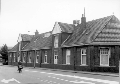 5009 FD011687 Rembrandtlaan oostzijde: voormalige kantoren van de Gemeentelijke Reinigingsdienst., 1973