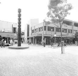 5219 FD000049-04 Achter de Broeren en Broerenstraat: winkelcentrum binnenstad., 1978