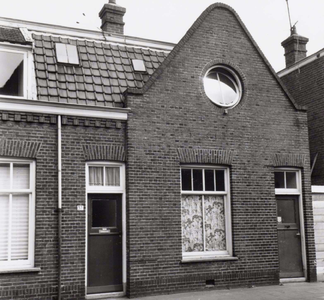 5235 FD000704 Woningen aan de voormalige Azaleastraat in Assendorp. Deze huizen zijn inmiddels afgebroken. Op de plaats ...