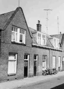 5240 FD000709 Woningen aan de voormalige Azaleastraat in Assendorp. Deze woningen, gebouwd door de woningbouwvereniging ...