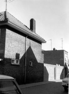 5746 FD014716 Tuinstraat/Elbertsstraat 21., 1974